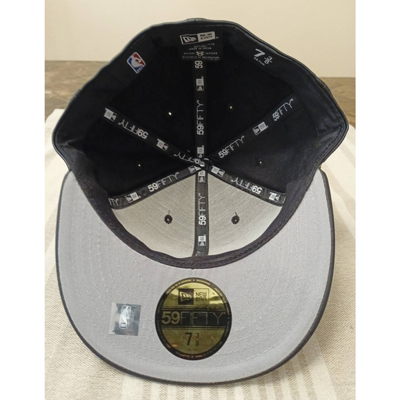 NBA Miami Heat New Era Men's Faux Leather 59FIFTY Fitted Cap 7 3/8 - Picture 7 of 9